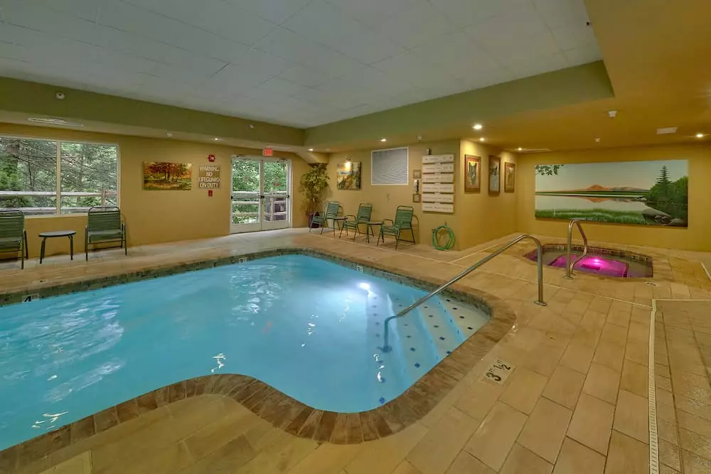 Appy-Lodge-pool5[1]