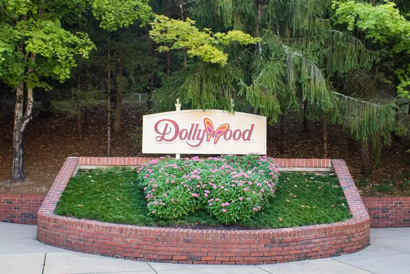 Dollywood sign