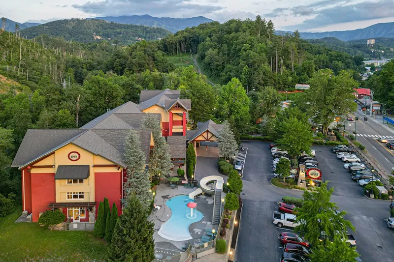 appy lodge exterior parking