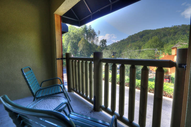 chairs on balcony at Appy Lodge